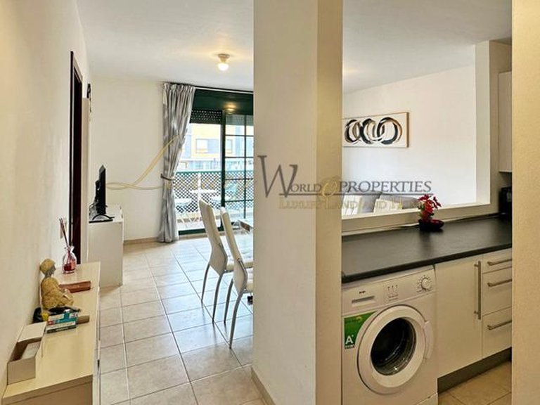 Apartment for Sale in Llano Del Camello, Tenerife, España 9