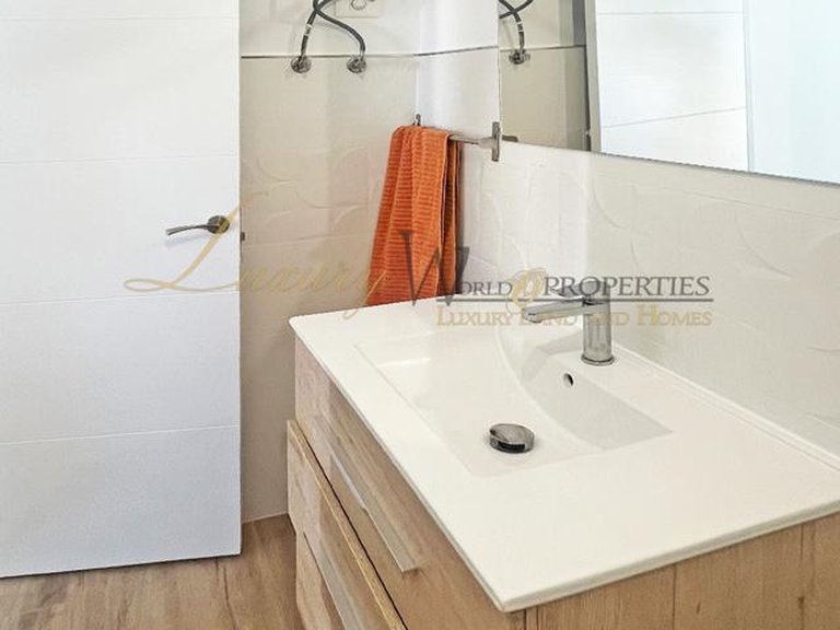 Apartment for Sale in Costa Del Silencio, Tenerife, España 8