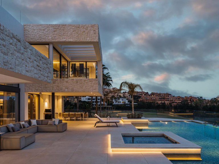 Villa for Sale in Benahavís, Malaga 1