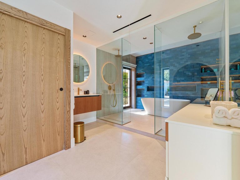 Villa for Sale in Marbella, Malaga 24