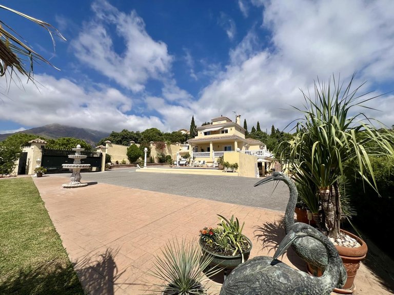 Villa for Sale in Estepona, Malaga 5