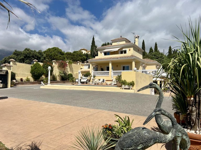 Country House for Sale in Estepona, Malaga 1