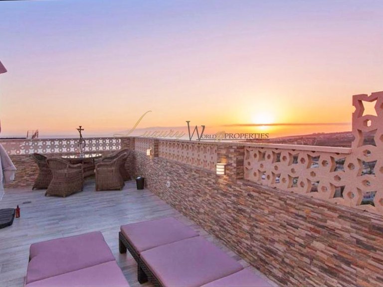 Villa for Sale in Costa Adeje, Tenerife, España 4