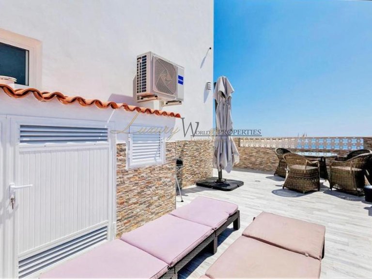 Villa for Sale in Costa Adeje, Tenerife, España 3