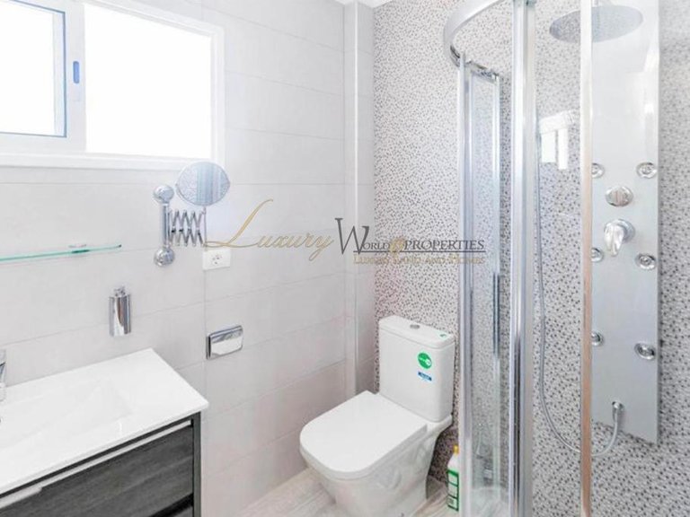 Villa for Sale in Costa Adeje, Tenerife, España 25