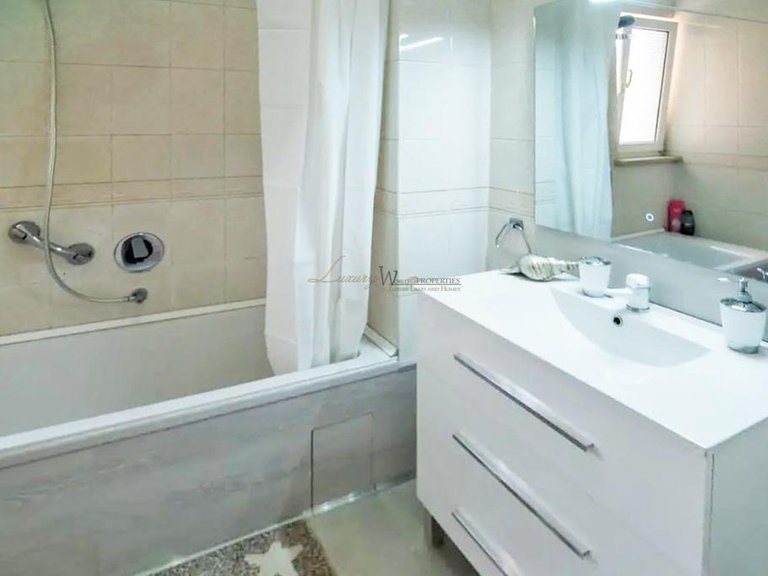 Apartment for Sale in Chayofa, Tenerife, España 12