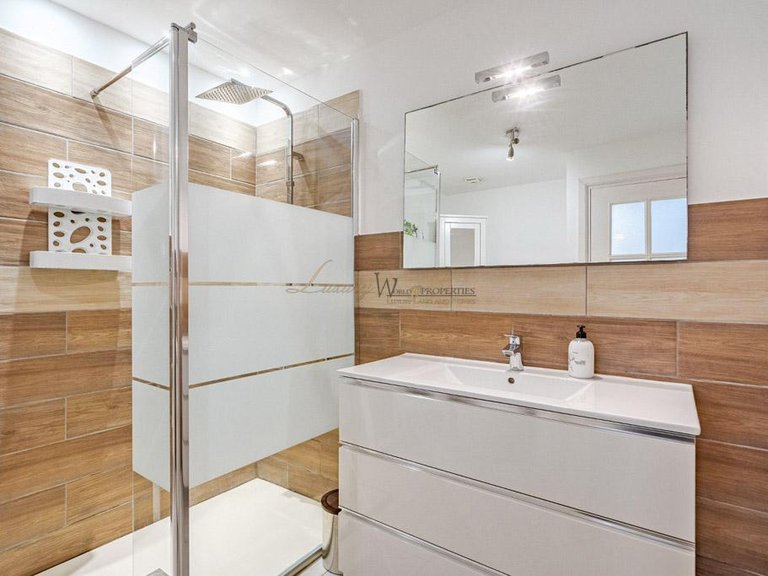 Apartment for Sale in Playa Paraiso, Tenerife, España 4