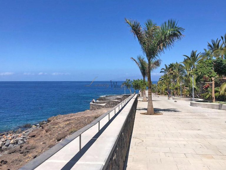 Apartment for Sale in Playa Paraiso, Tenerife, España 17