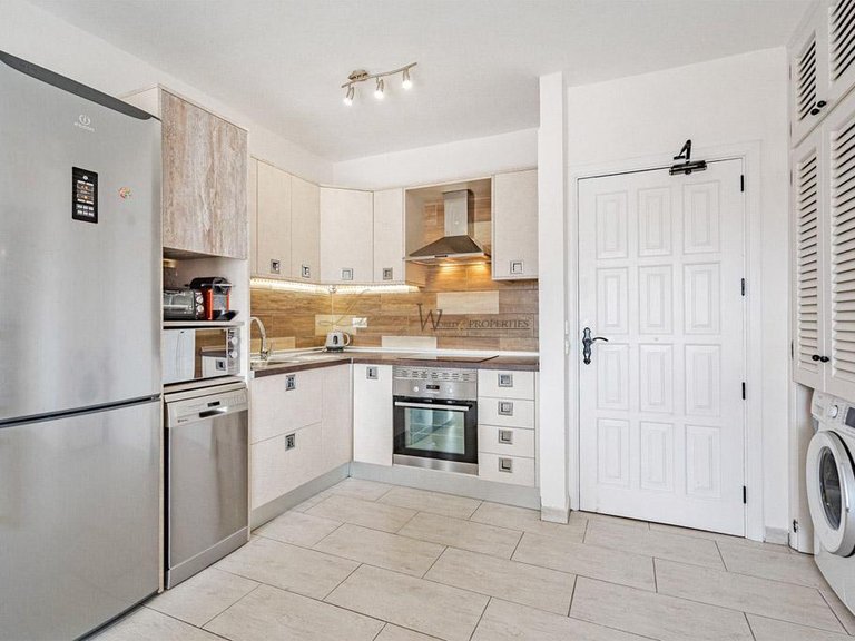 Apartment for Sale in Playa Paraiso, Tenerife, España 2