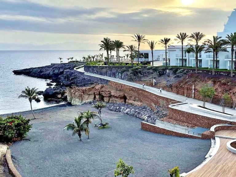 Apartment for Sale in Playa Paraiso, Tenerife, España 10