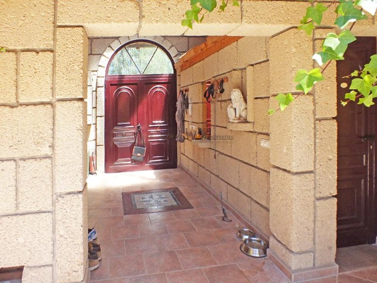 Villa for Sale in Los Menores, Tenerife, España 3