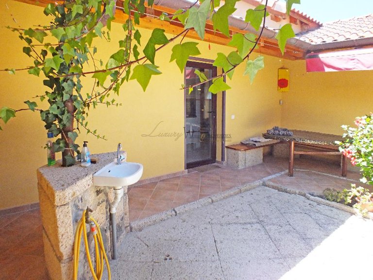 Villa for Sale in Los Menores, Tenerife, España 2