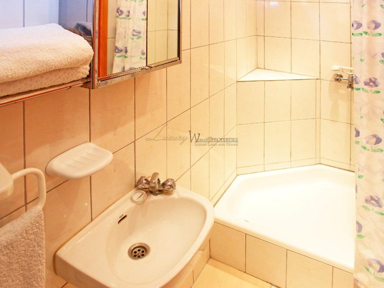 Villa for Sale in Los Menores, Tenerife, España 35