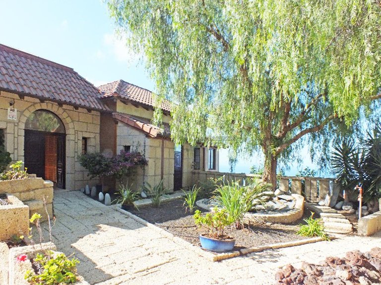 Villa for Sale in Los Menores, Tenerife, España 1