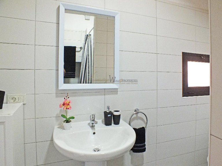 Villa for Sale in Los Menores, Tenerife, España 23