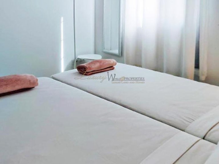 Apartment for Sale in Playa De Las Americas, Tenerife, España 16