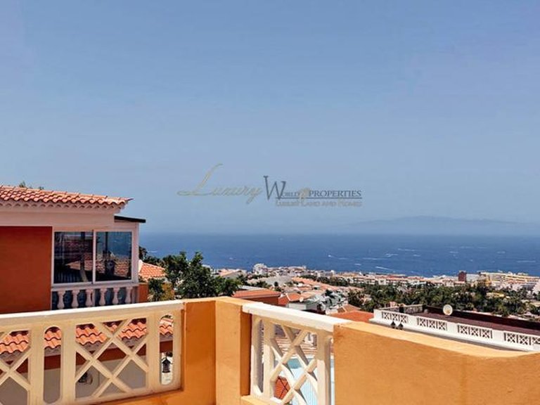 Apartment for Sale in Costa Adeje, Tenerife, España 1