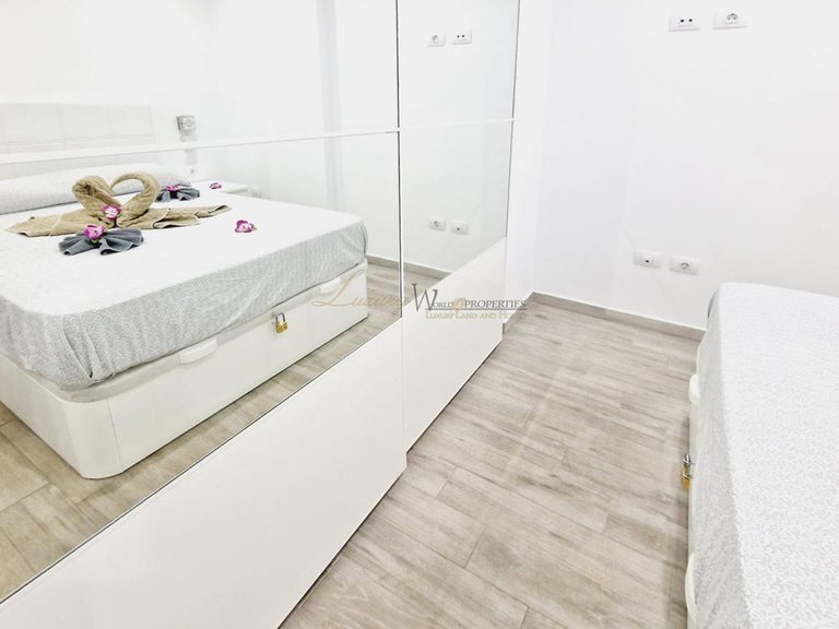 Apartment for Sale in Los Cristianos, Tenerife, España 13