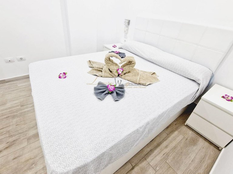 Apartment for Sale in Los Cristianos, Tenerife, España 11