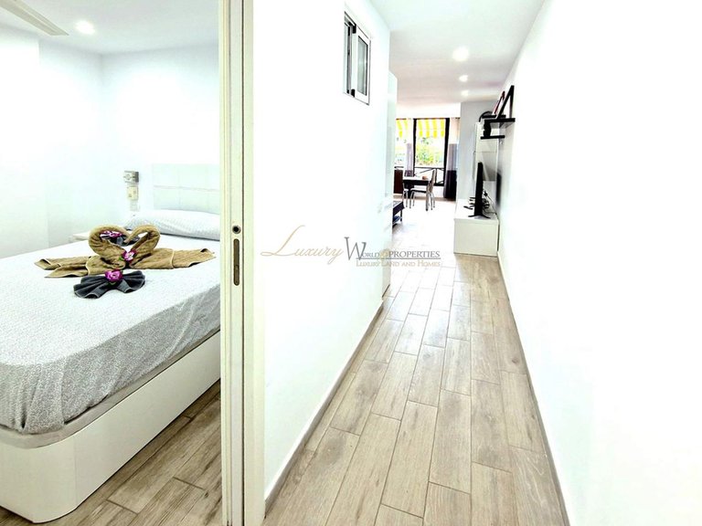 Apartment for Sale in Los Cristianos, Tenerife, España 7