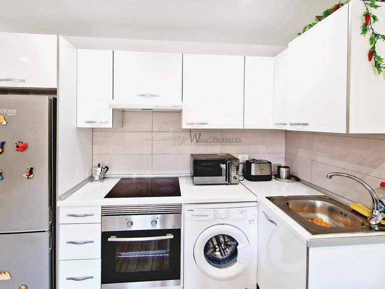 Apartment for Sale in Los Cristianos, Tenerife, España 6