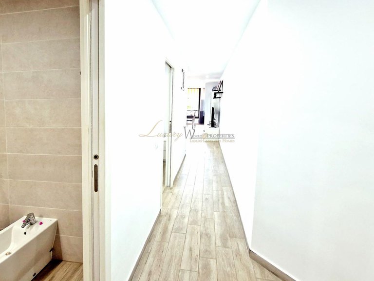 Apartment for Sale in Los Cristianos, Tenerife, España 15