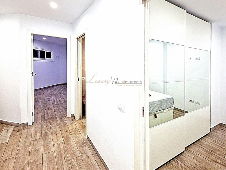 Apartment for Sale in Los Cristianos, Tenerife, España 14