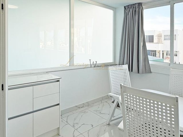 Apartment for Sale in Los Cristianos, Tenerife, España 4