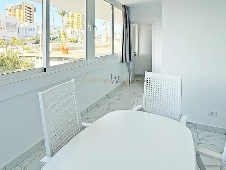 Apartment for Sale in Los Cristianos, Tenerife, España 2