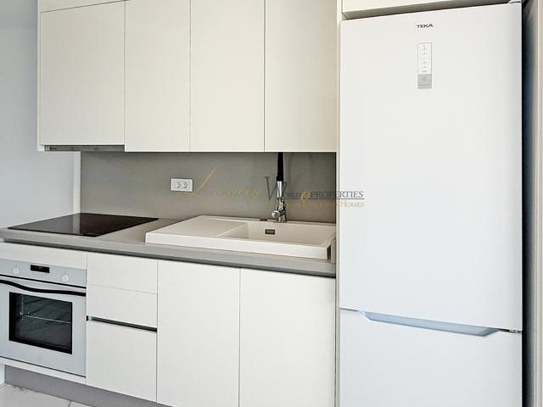 Apartment for Sale in Los Cristianos, Tenerife, España 7