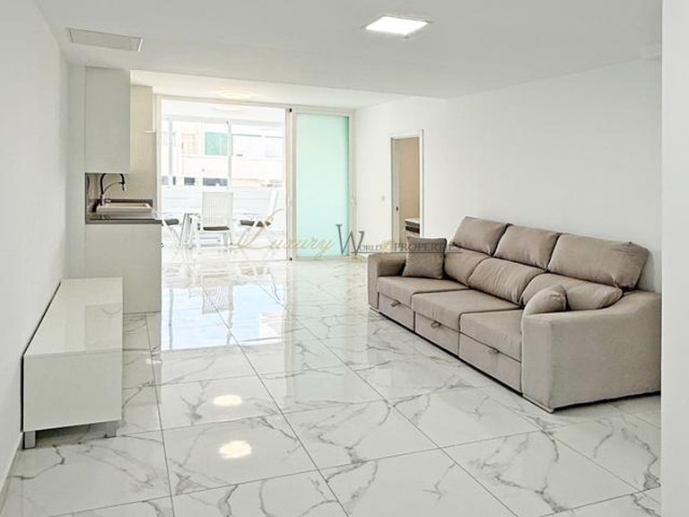 Apartment for Sale in Los Cristianos, Tenerife, España 6