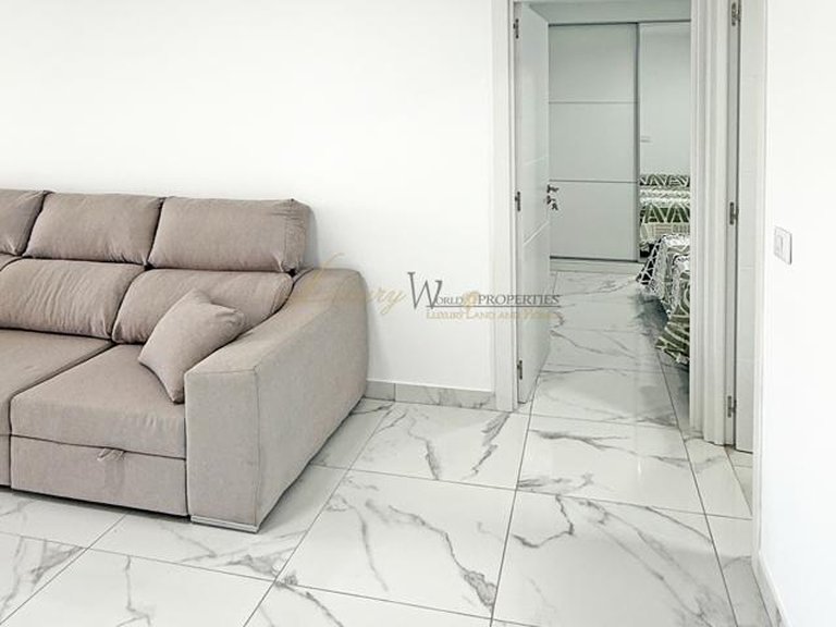 Apartment for Sale in Los Cristianos, Tenerife, España 5