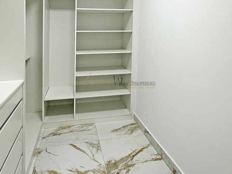 Apartment for Sale in Los Cristianos, Tenerife, España 10