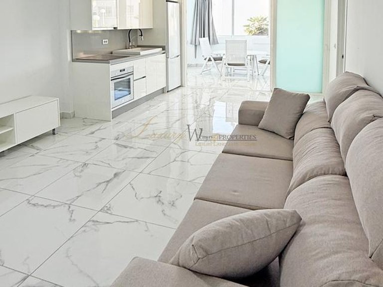 Apartment for Sale in Los Cristianos, Tenerife, España 1