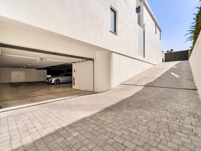 Villa for Sale in Marbella, Malaga 33