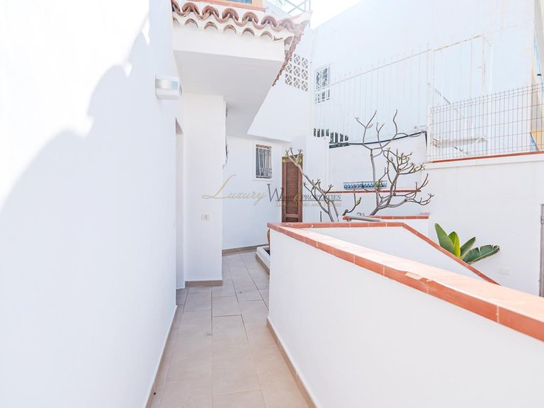 Apartment for Sale in Los Cristianos, Tenerife, España 30