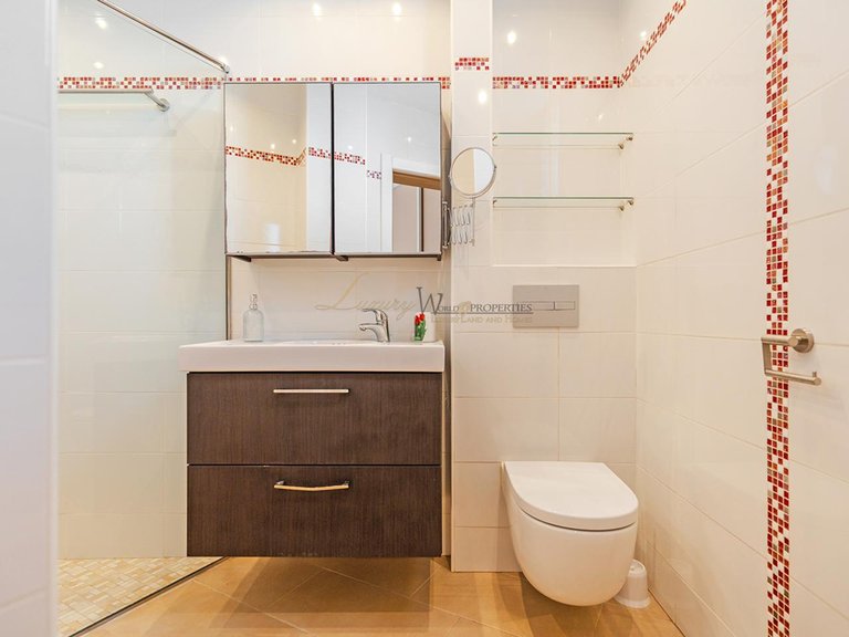 Apartment for Sale in Los Cristianos, Tenerife, España 19