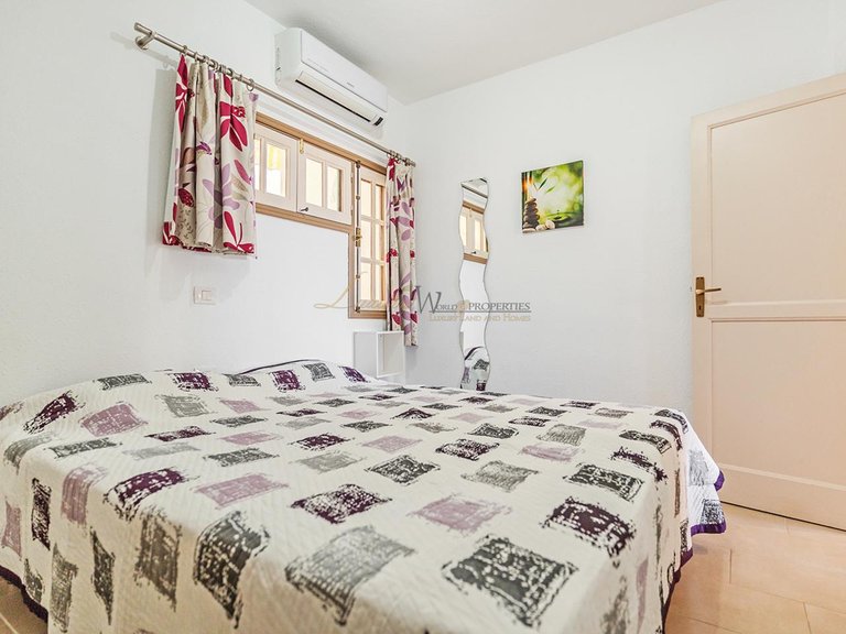 Apartment for Sale in Los Cristianos, Tenerife, España 23