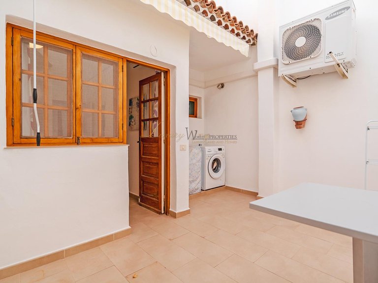 Apartment for Sale in Los Cristianos, Tenerife, España 27