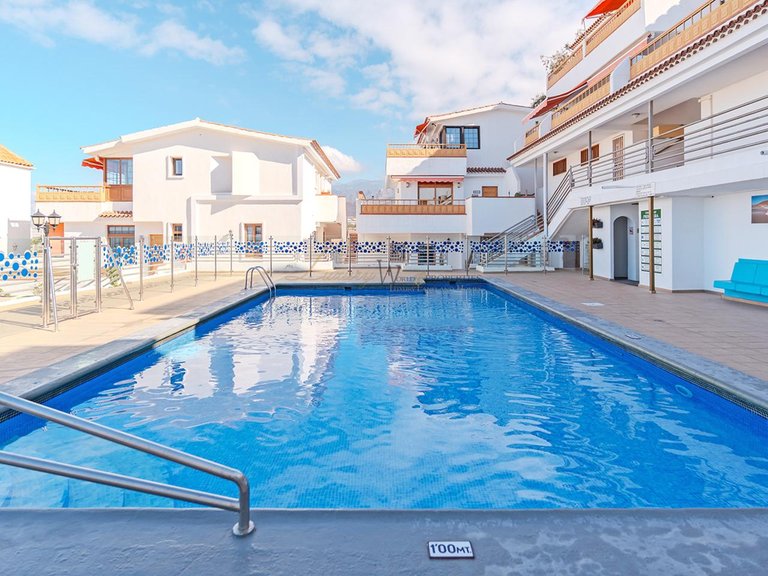 Apartment for Sale in Los Cristianos, Tenerife, España 31