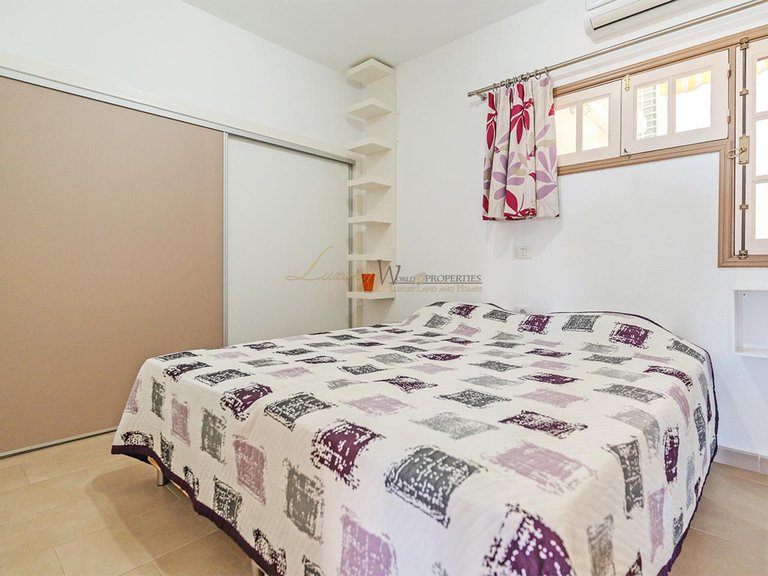 Apartment for Sale in Los Cristianos, Tenerife, España 22