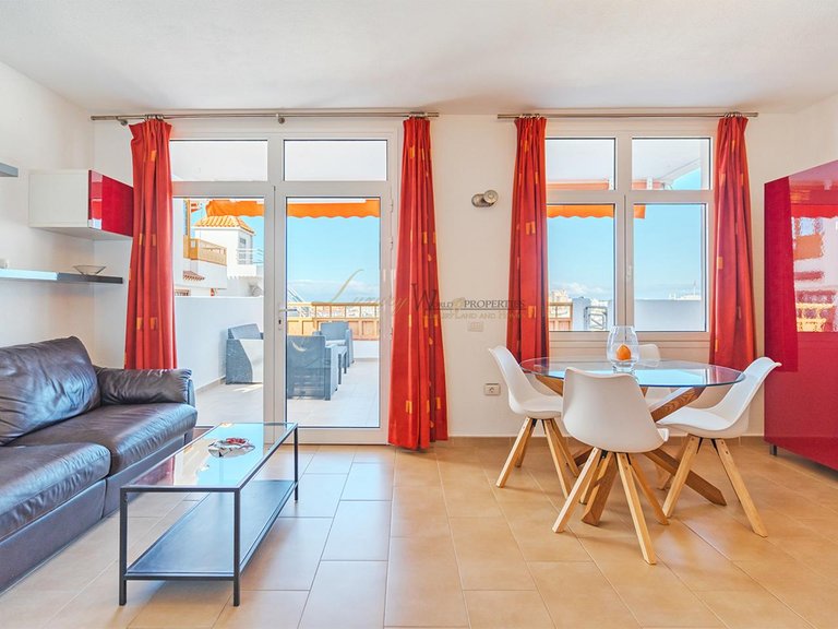 Apartment for Sale in Los Cristianos, Tenerife, España 8