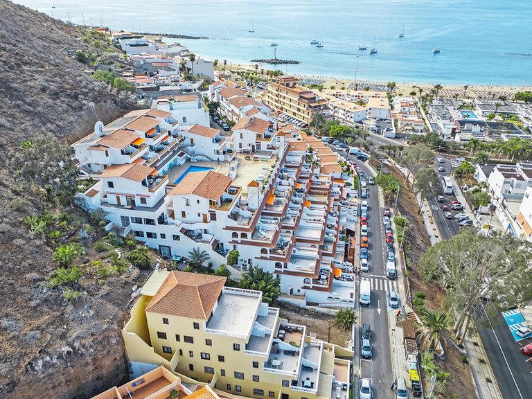 Apartment for Sale in Los Cristianos, Tenerife, España 37