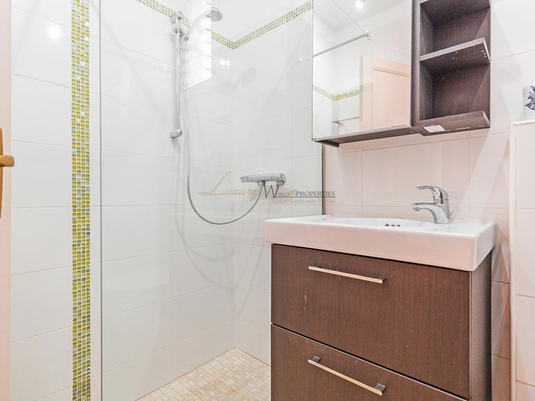 Apartment for Sale in Los Cristianos, Tenerife, España 26