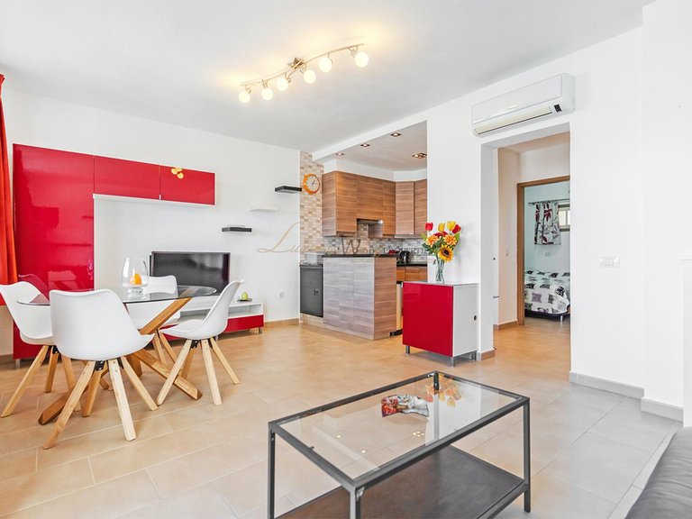 Apartment for Sale in Los Cristianos, Tenerife, España 9