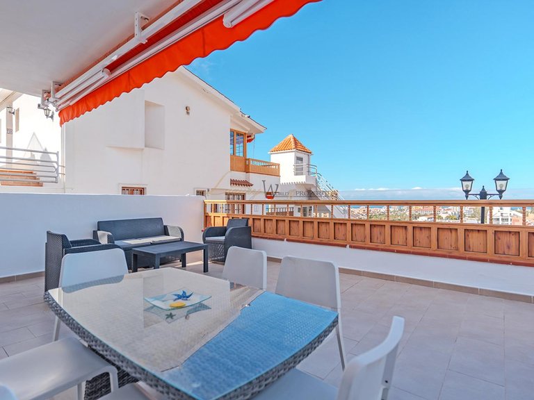 Apartment for Sale in Los Cristianos, Tenerife, España 2