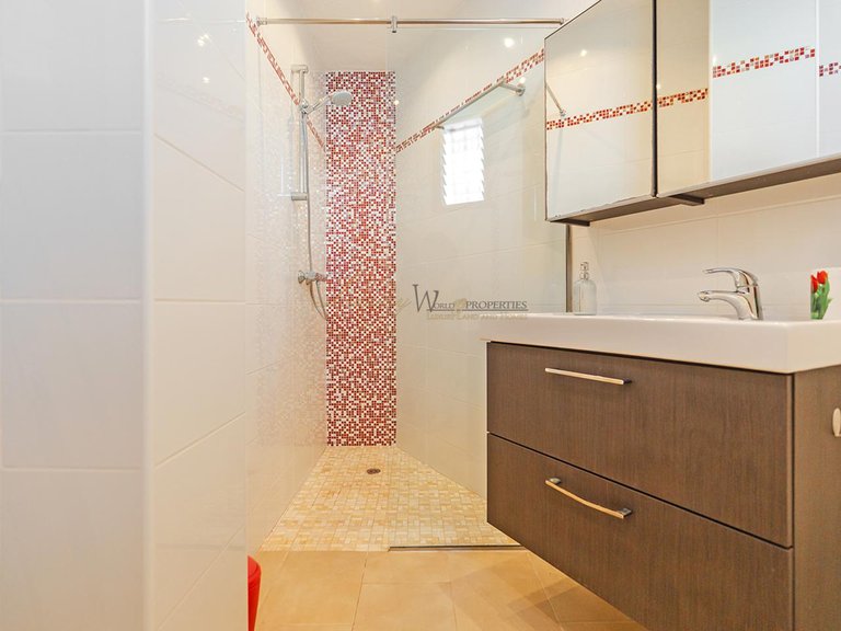 Apartment for Sale in Los Cristianos, Tenerife, España 20