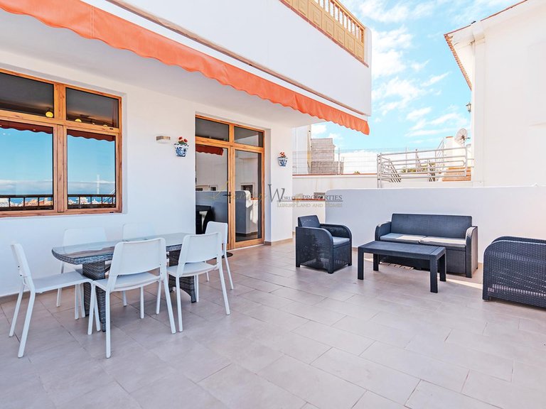 Apartment for Sale in Los Cristianos, Tenerife, España 3