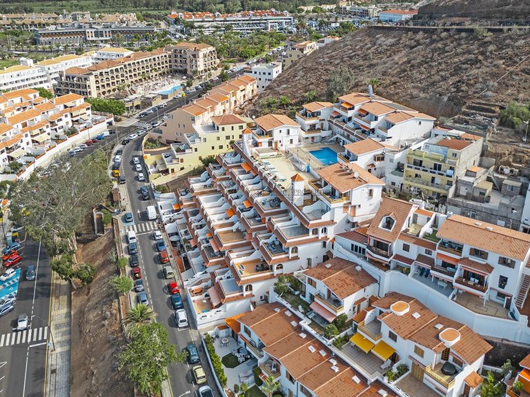 Apartment for Sale in Los Cristianos, Tenerife, España 36