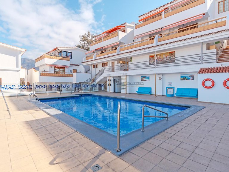 Apartment for Sale in Los Cristianos, Tenerife, España 32